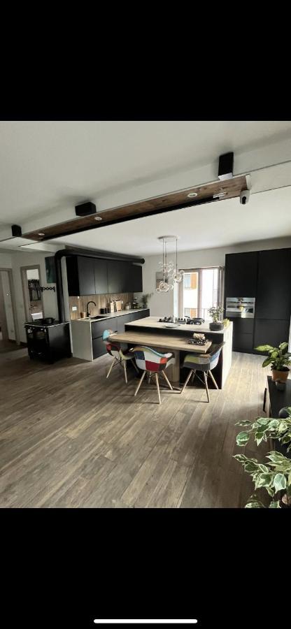 Luce Private Deluxe Apartment Near The Station Tirano Eksteriør billede